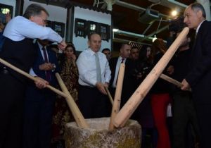 Ala ve Şahin, dibekte buğday dövdü